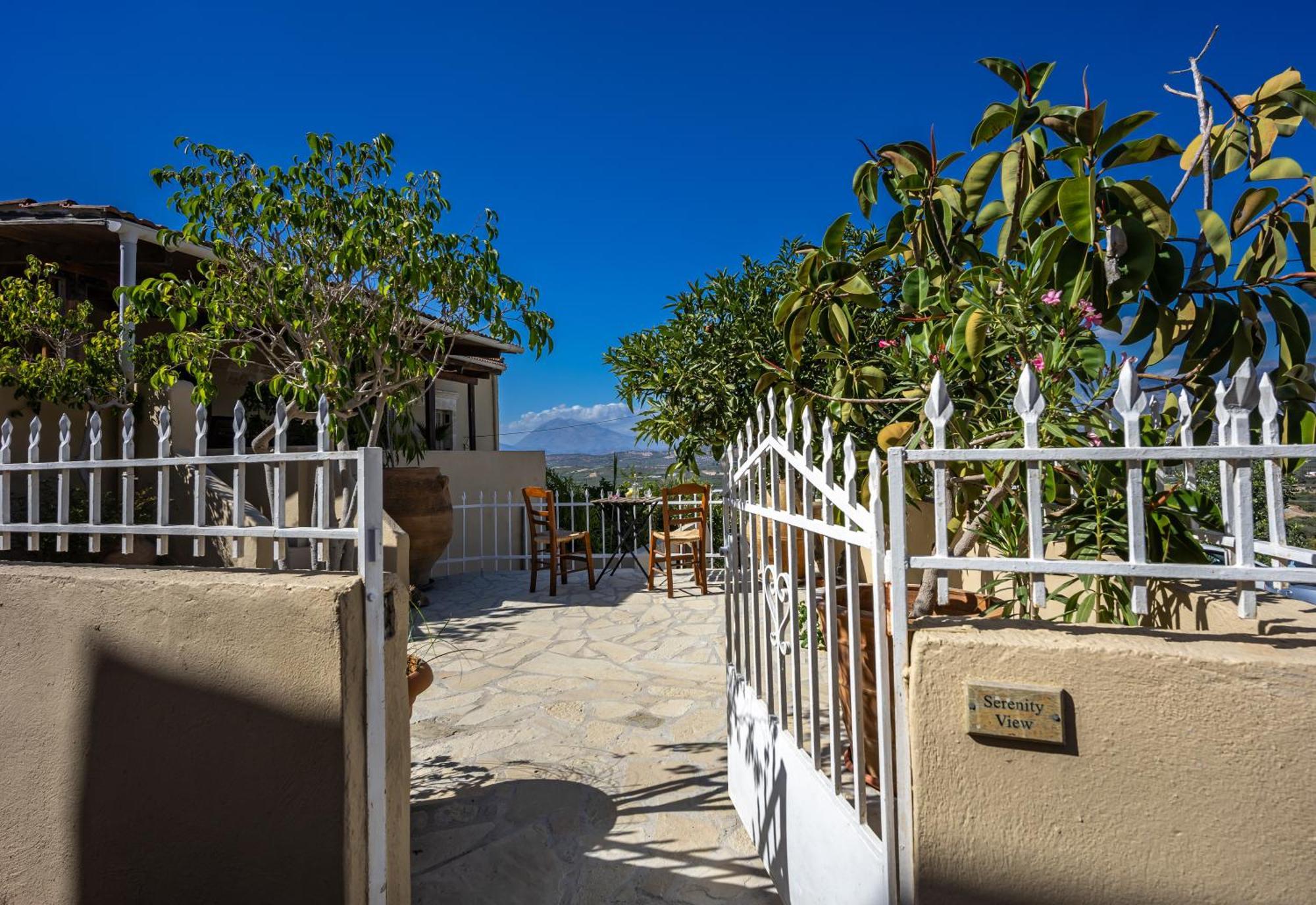 Serenity View - Traditional Village Apartment Kouses Buitenkant foto