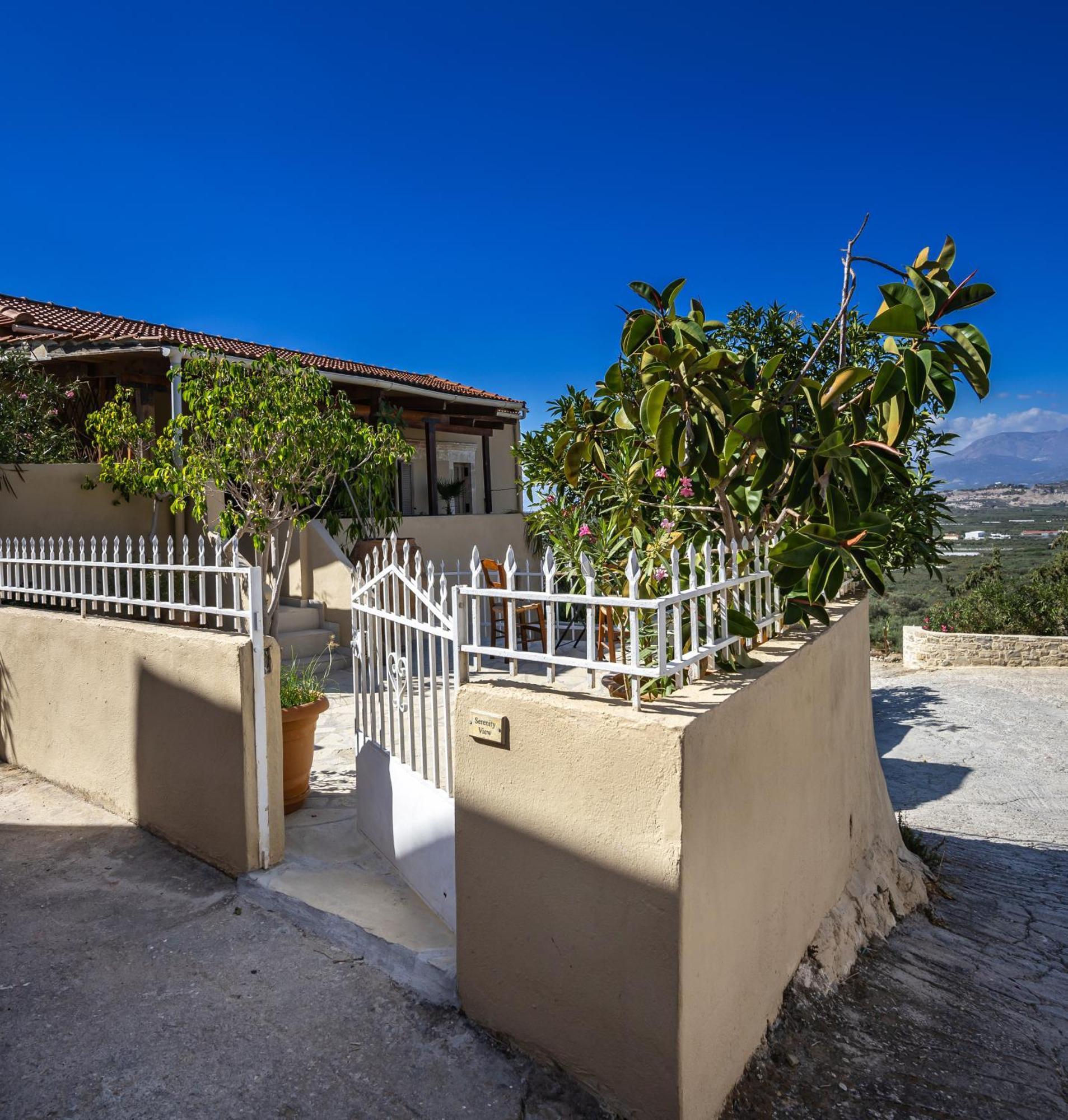 Serenity View - Traditional Village Apartment Kouses Buitenkant foto